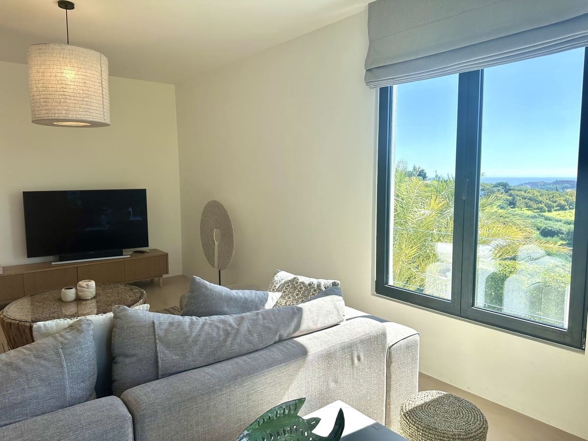 5 bedroom Villa for holiday rental in Estepona with pool - € 4,500 (Ref: 9777286)