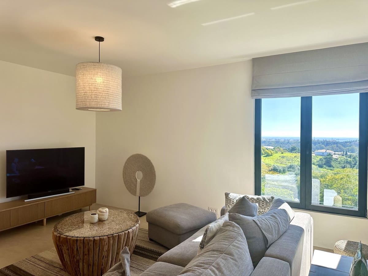 5 bedroom Villa for holiday rental in Estepona with pool - € 4,500 (Ref: 9777286)