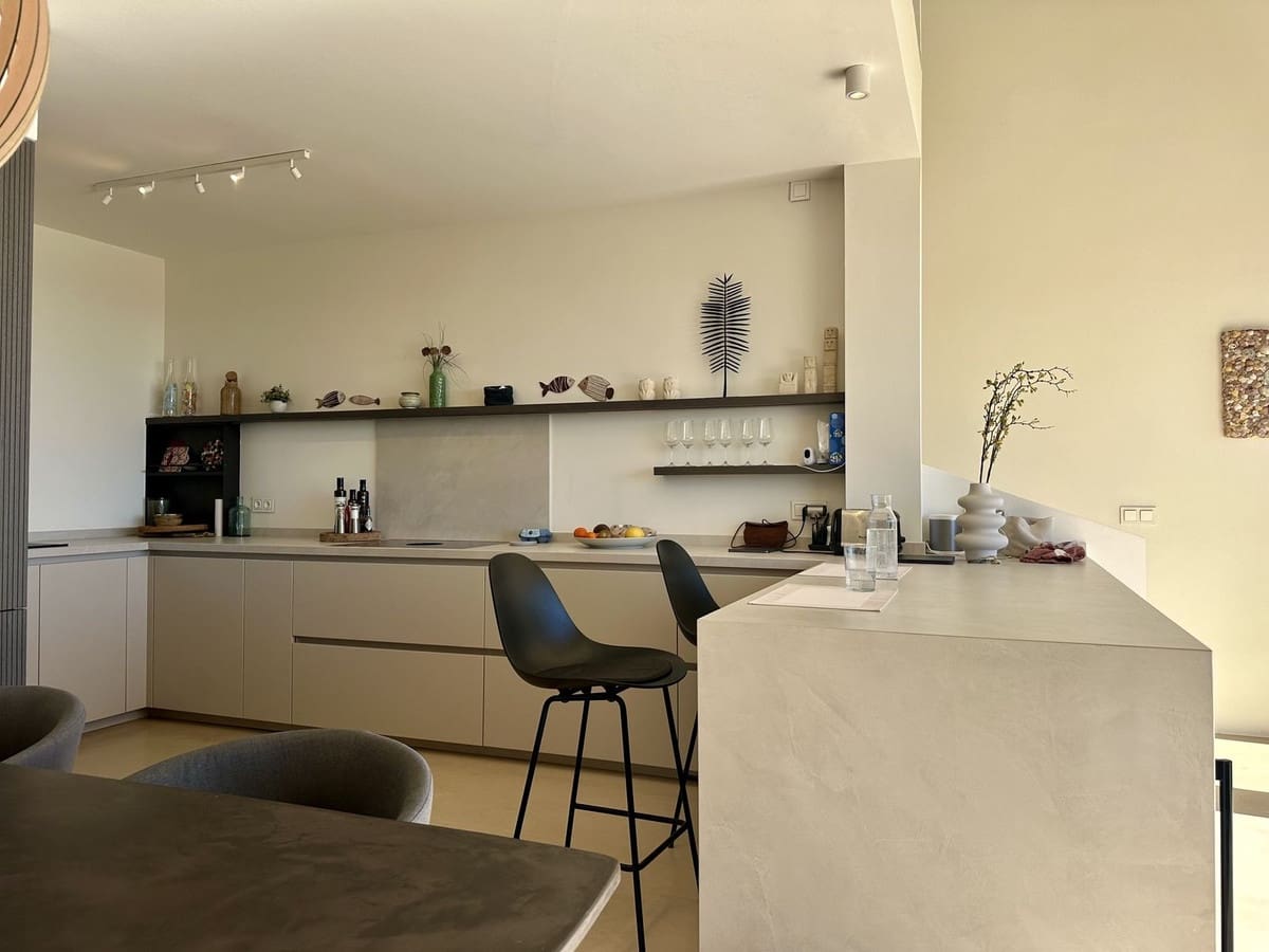 5 bedroom Villa for holiday rental in Estepona with pool - € 4,500 (Ref: 9777286)