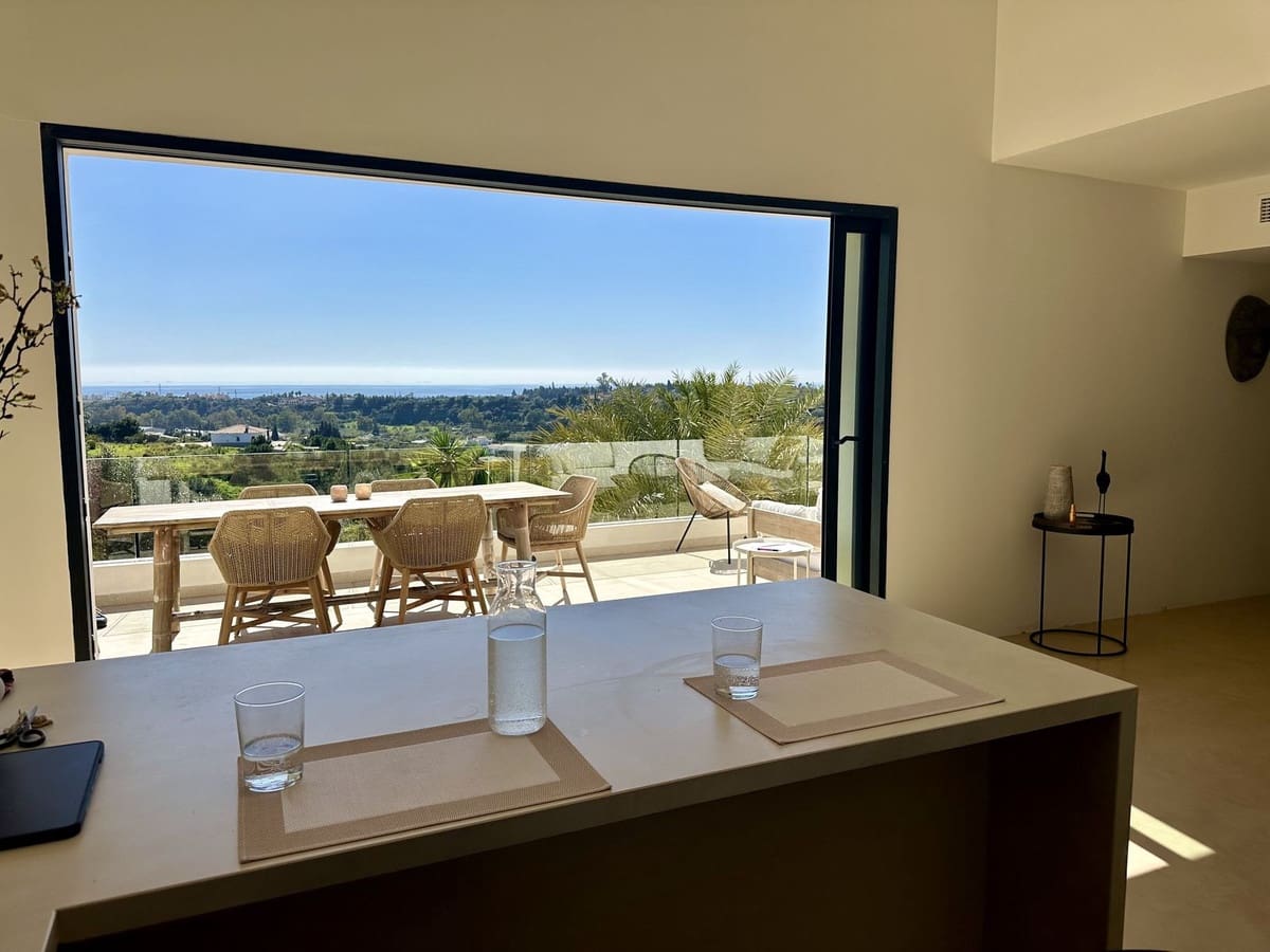 5 bedroom Villa for holiday rental in Estepona with pool - € 4,500 (Ref: 9777286)