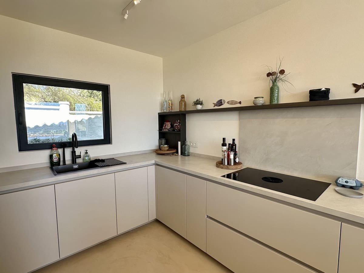 5 bedroom Villa for holiday rental in Estepona with pool - € 4,500 (Ref: 9777286)