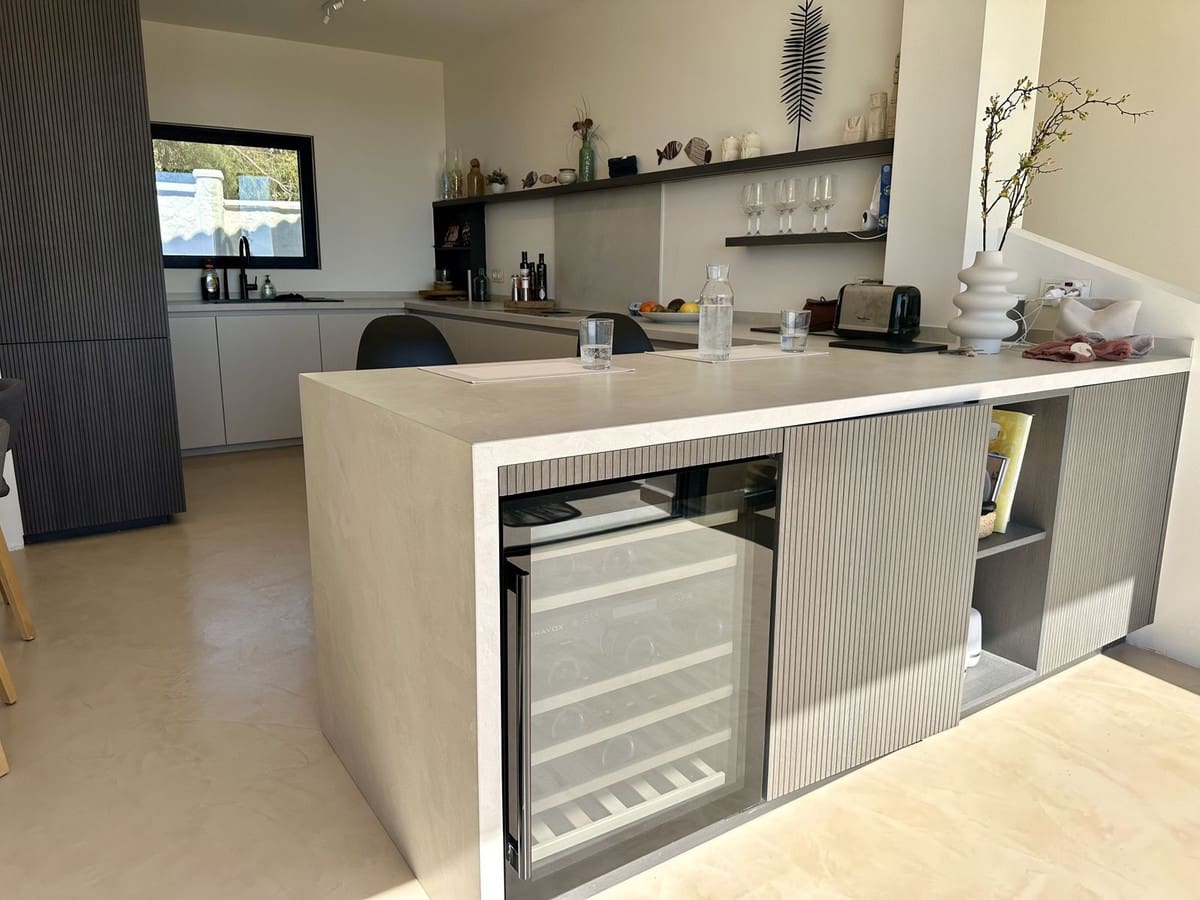 5 bedroom Villa for holiday rental in Estepona with pool - € 4,500 (Ref: 9777286)