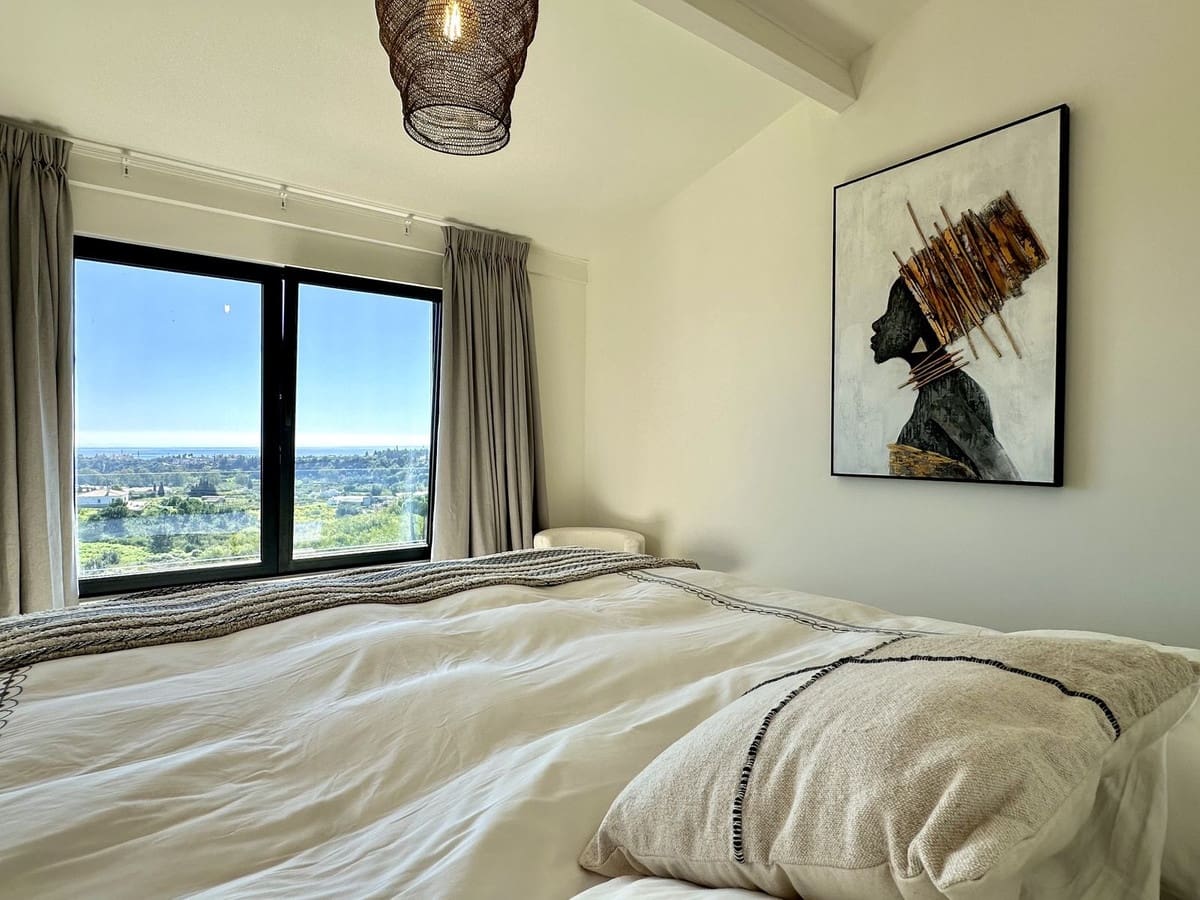 5 bedroom Villa for holiday rental in Estepona with pool - € 4,500 (Ref: 9777286)