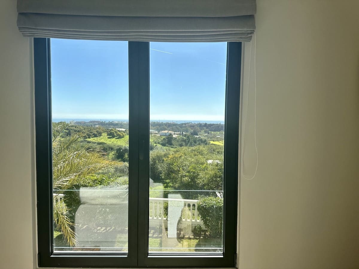 5 bedroom Villa for holiday rental in Estepona with pool - € 4,500 (Ref: 9777286)