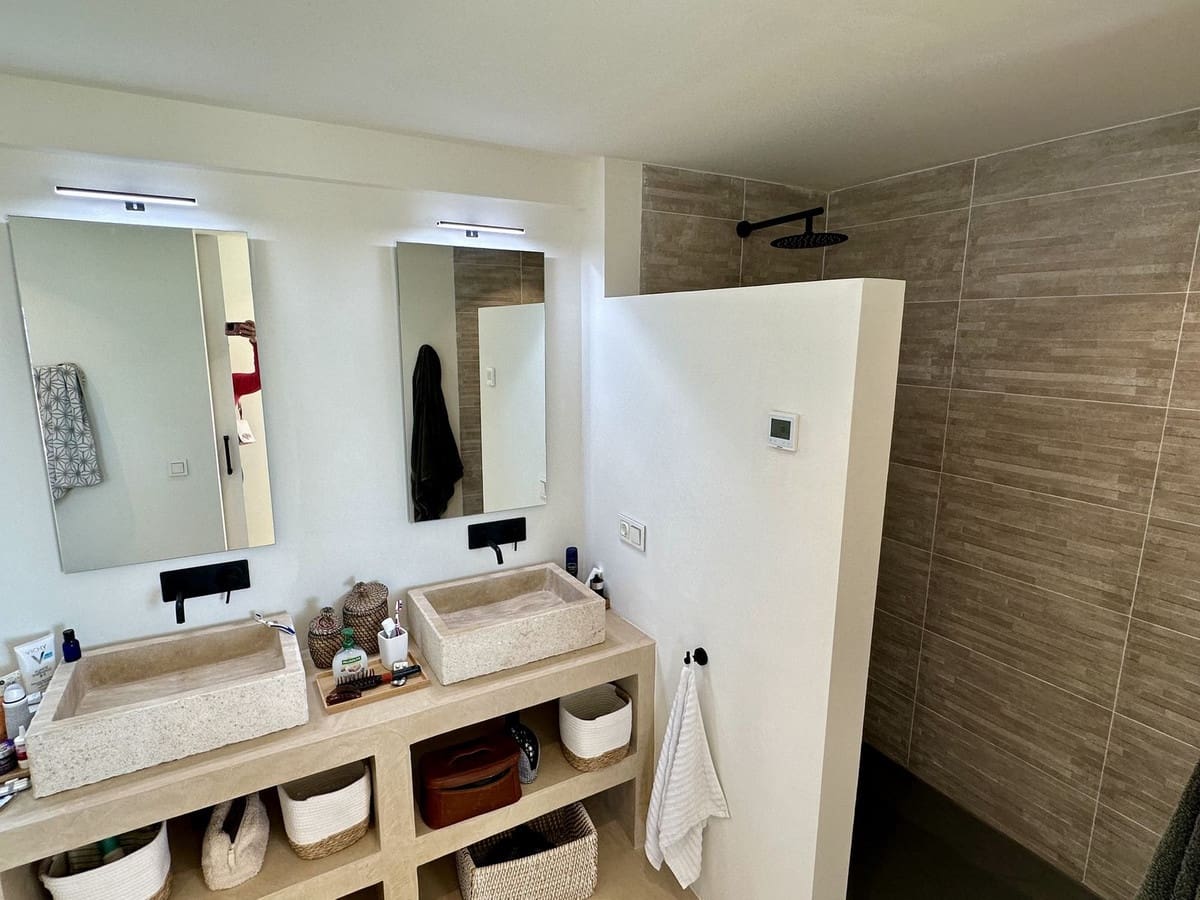 5 bedroom Villa for holiday rental in Estepona with pool - € 4,500 (Ref: 9777286)