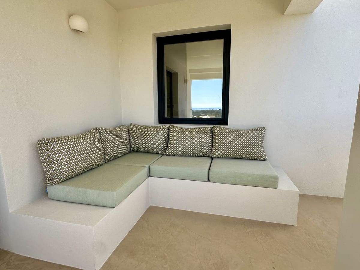 5 bedroom Villa for holiday rental in Estepona with pool - € 4,500 (Ref: 9777286)