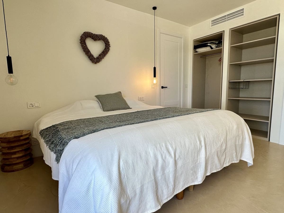 5 bedroom Villa for holiday rental in Estepona with pool - € 4,500 (Ref: 9777286)