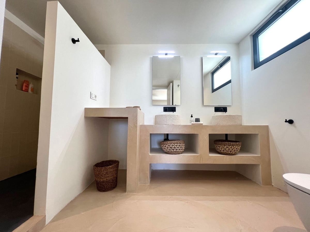 5 bedroom Villa for holiday rental in Estepona with pool - € 4,500 (Ref: 9777286)