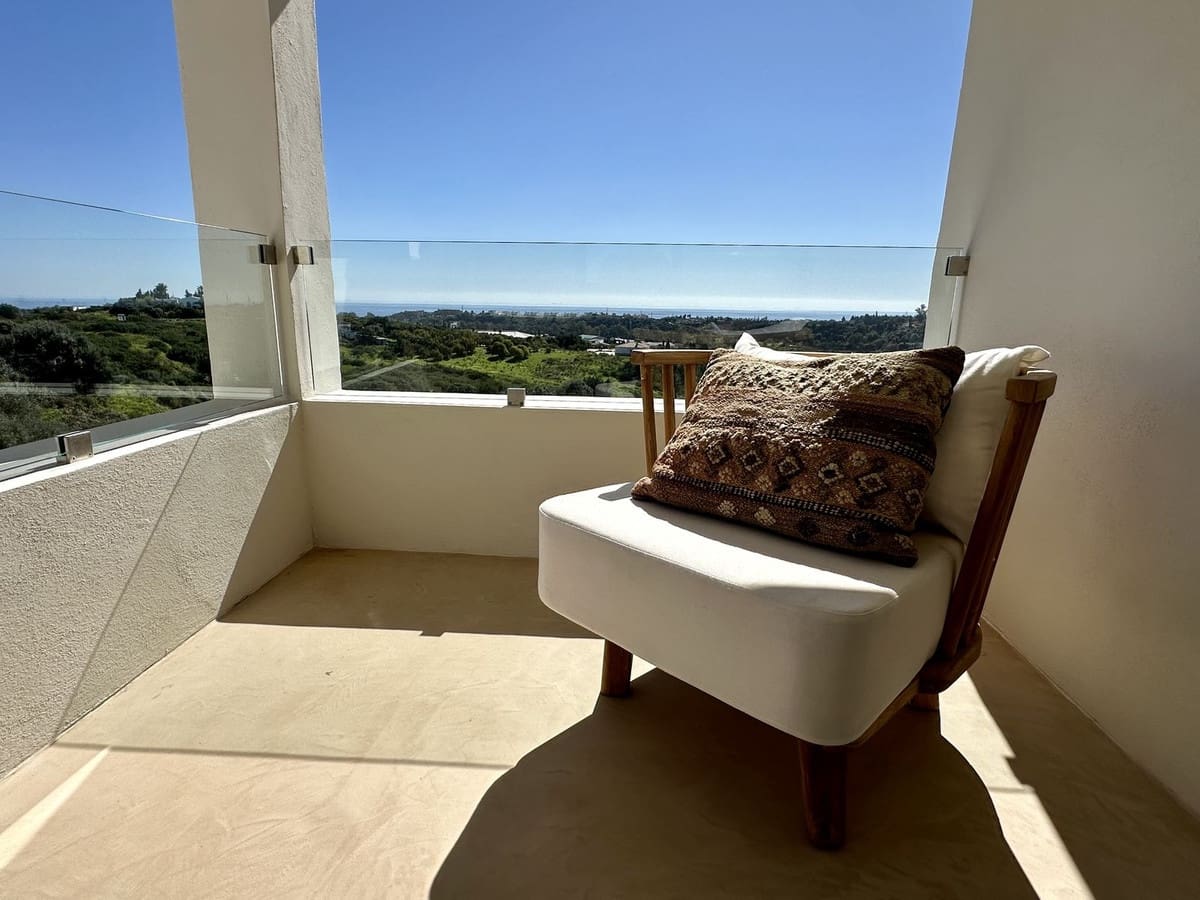 5 bedroom Villa for holiday rental in Estepona with pool - € 4,500 (Ref: 9777286)