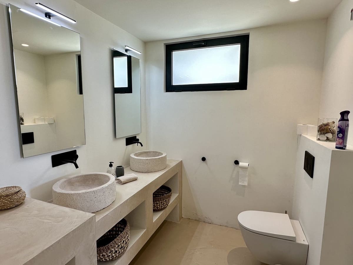 5 bedroom Villa for holiday rental in Estepona with pool - € 4,500 (Ref: 9777286)