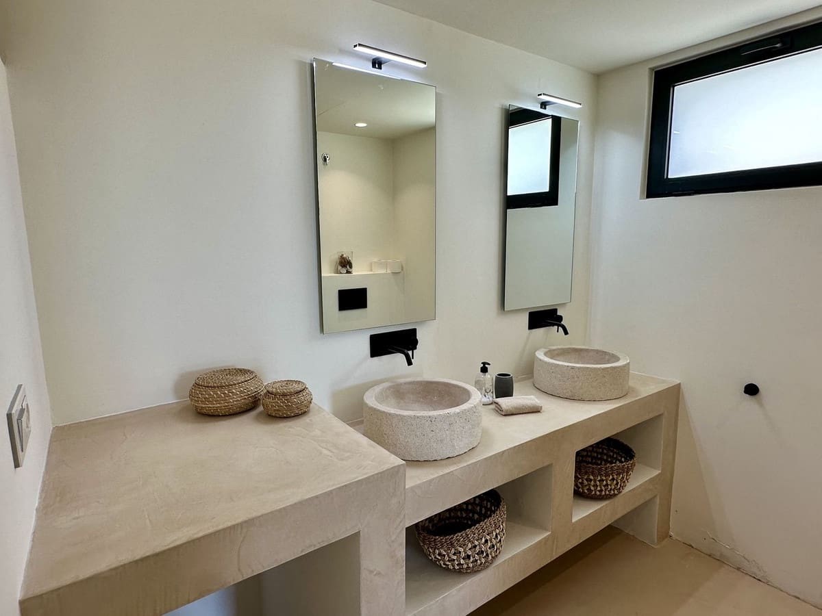 5 bedroom Villa for holiday rental in Estepona with pool - € 4,500 (Ref: 9777286)