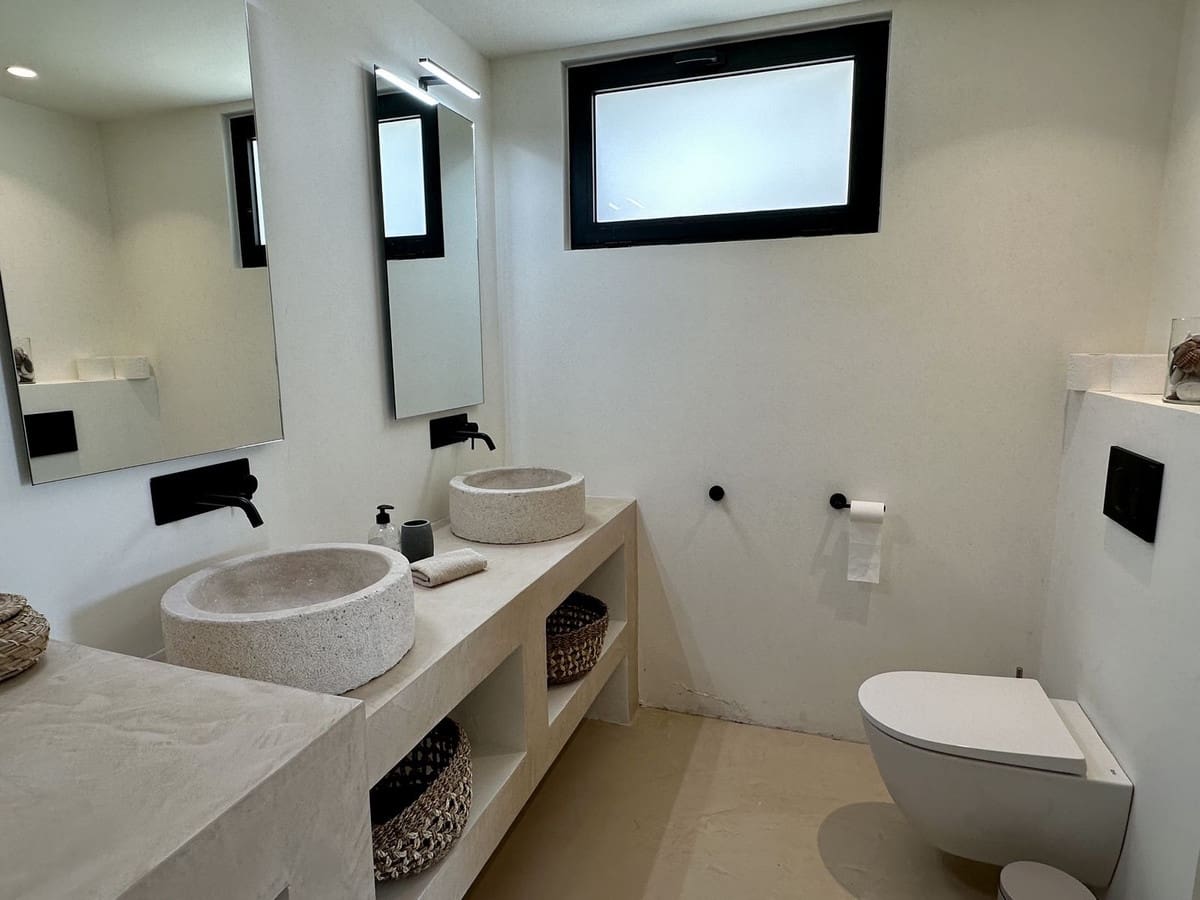 5 bedroom Villa for holiday rental in Estepona with pool - € 4,500 (Ref: 9777286)