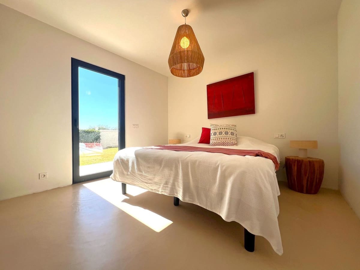 5 bedroom Villa for holiday rental in Estepona with pool - € 4,500 (Ref: 9777286)