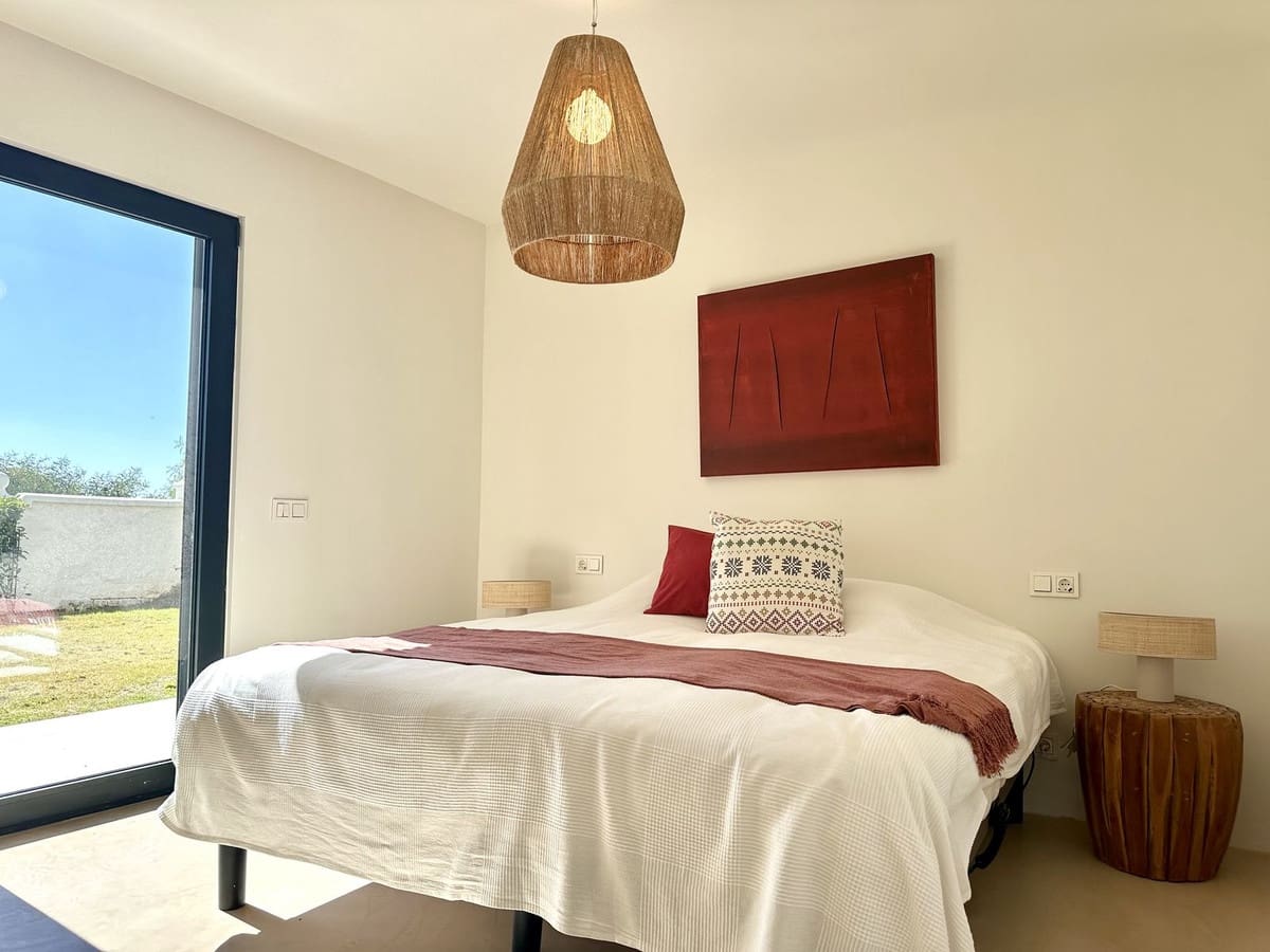 5 bedroom Villa for holiday rental in Estepona with pool - € 4,500 (Ref: 9777286)