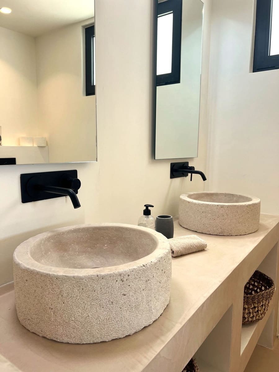 5 bedroom Villa for holiday rental in Estepona with pool - € 4,500 (Ref: 9777286)