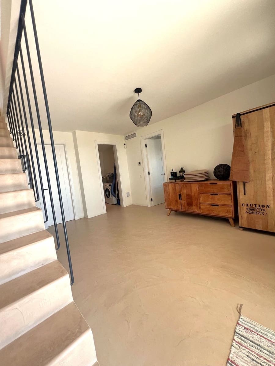 5 bedroom Villa for holiday rental in Estepona with pool - € 4,500 (Ref: 9777286)