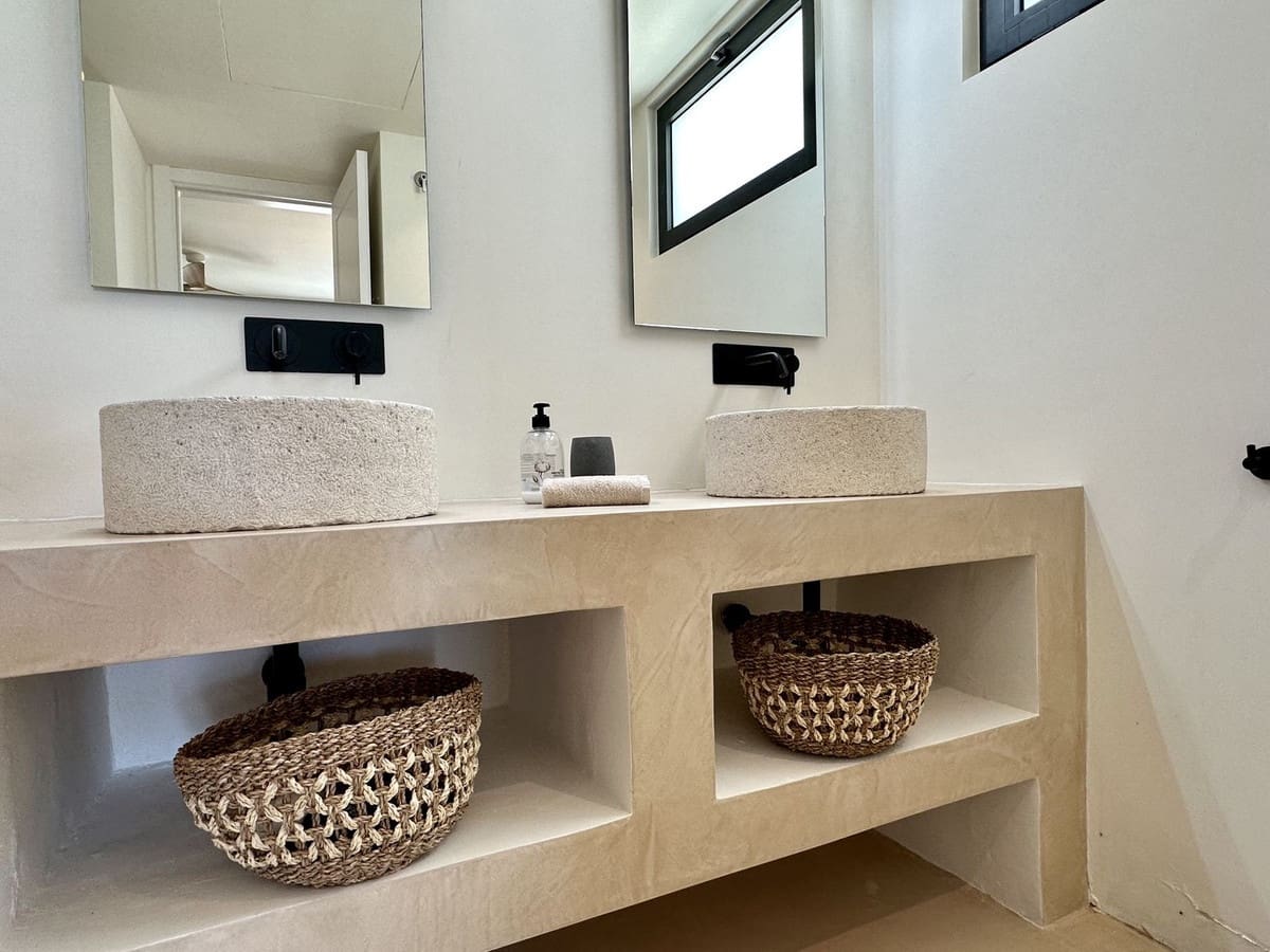 5 bedroom Villa for holiday rental in Estepona with pool - € 4,500 (Ref: 9777286)