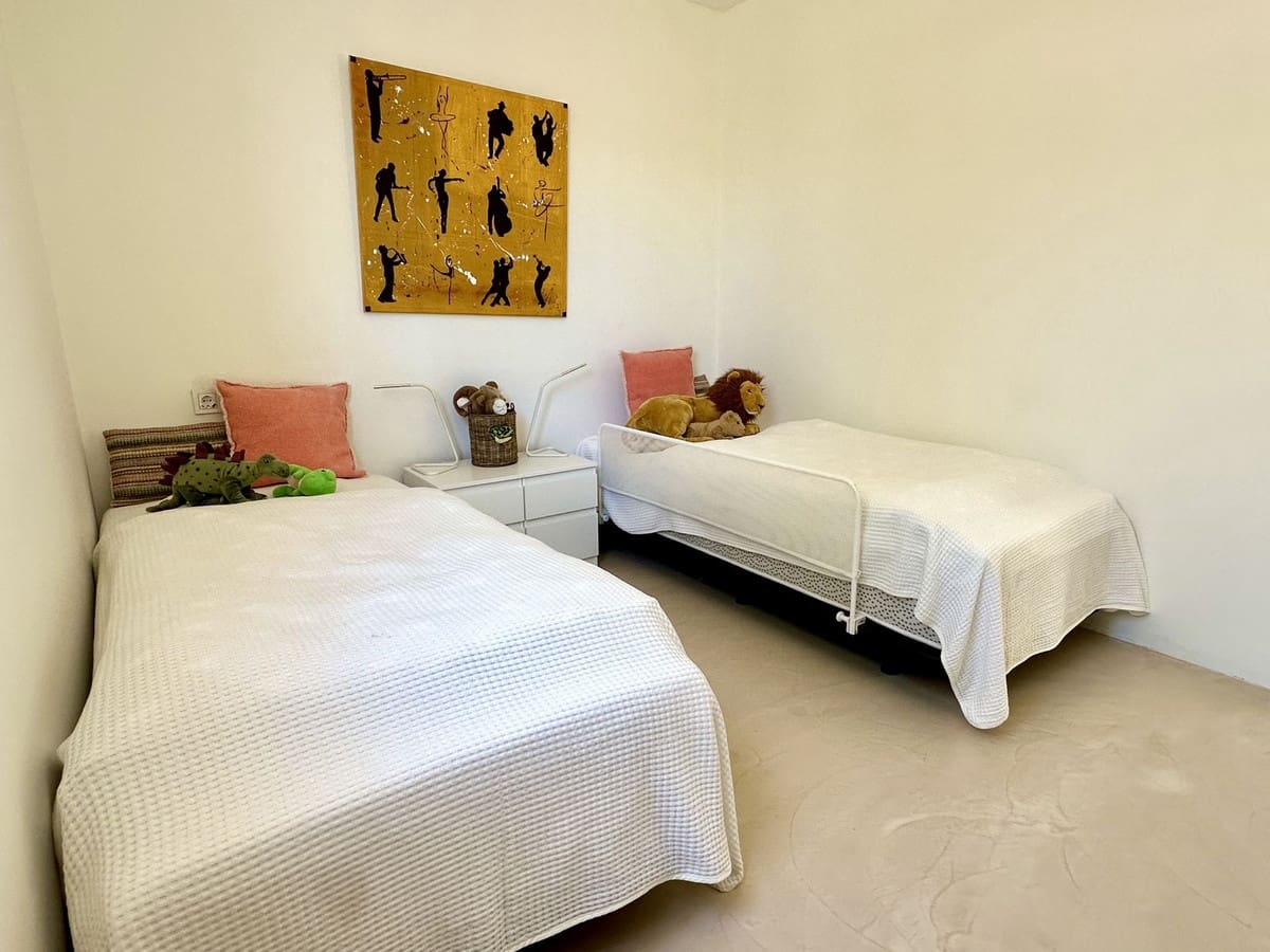 5 bedroom Villa for holiday rental in Estepona with pool - € 4,500 (Ref: 9777286)