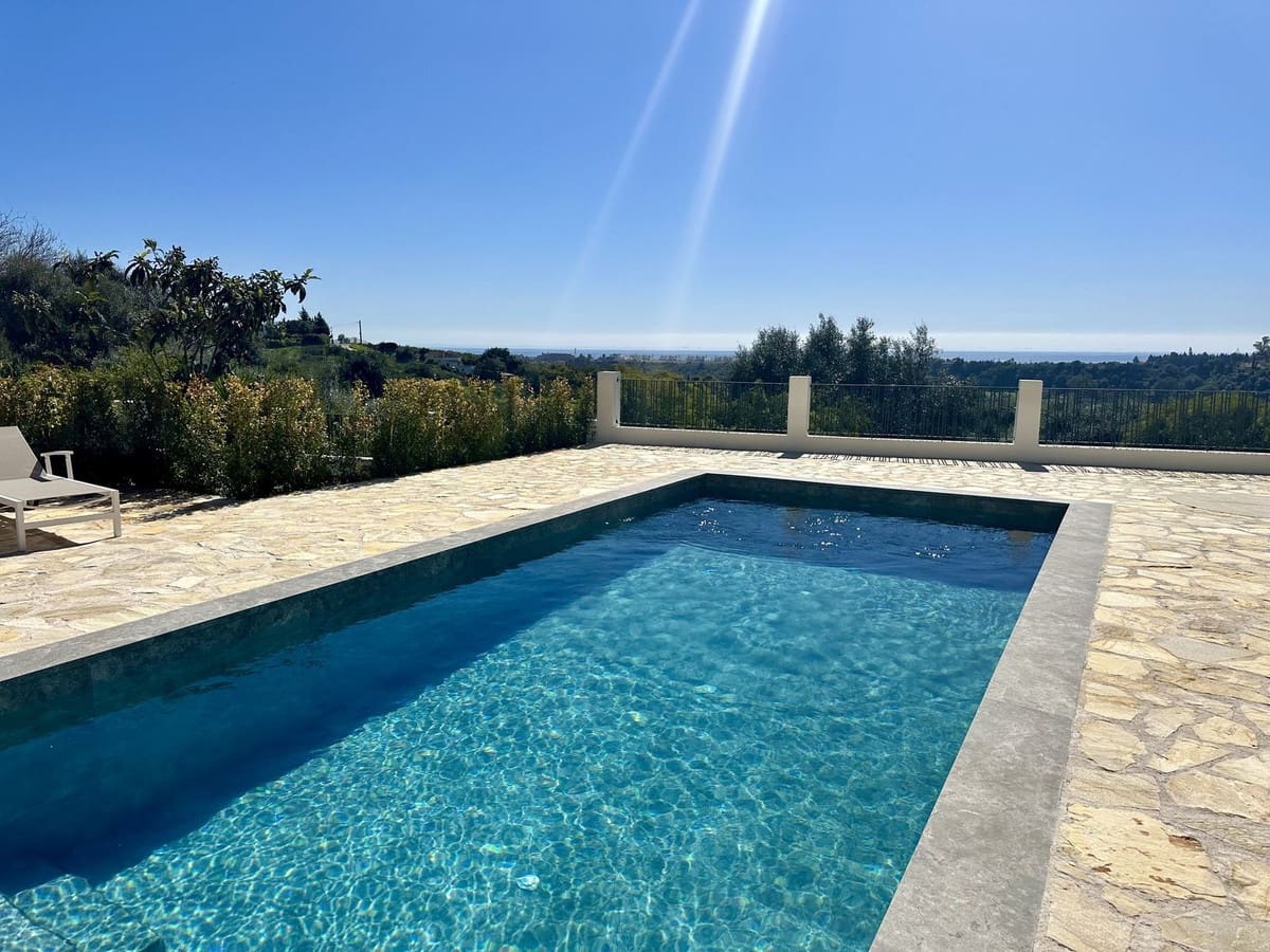 5 bedroom Villa for holiday rental in Estepona with pool - € 4,500 (Ref: 9777286)