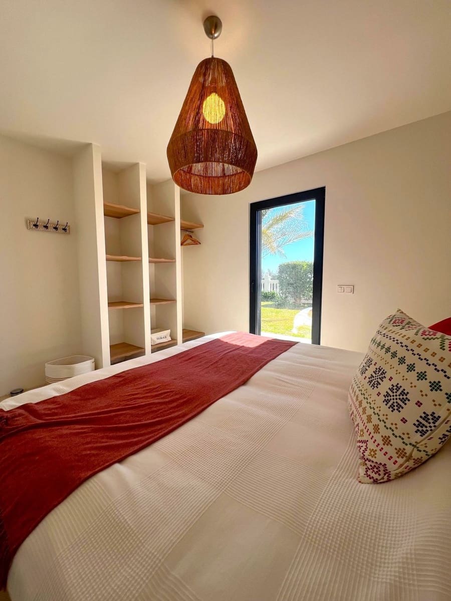 5 bedroom Villa for holiday rental in Estepona with pool - € 4,500 (Ref: 9777286)