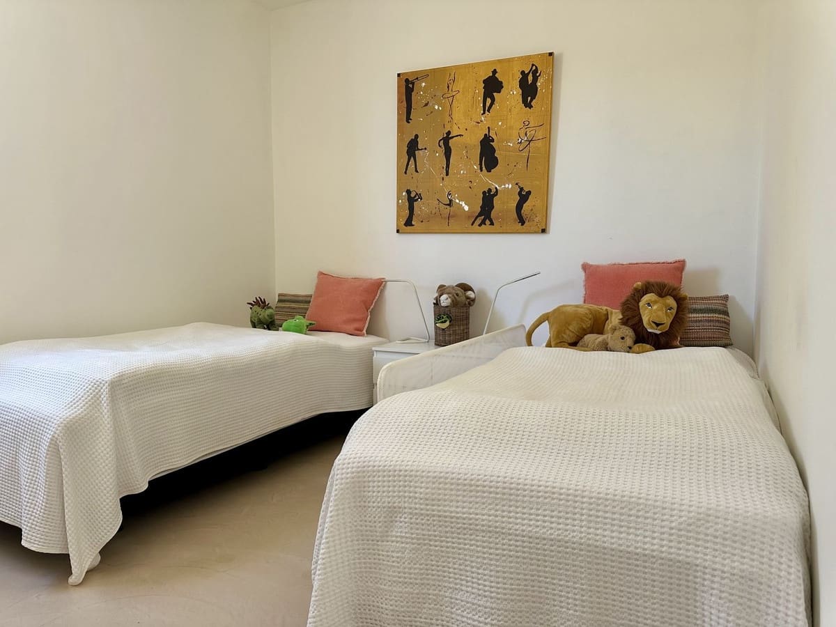 5 bedroom Villa for holiday rental in Estepona with pool - € 4,500 (Ref: 9777286)