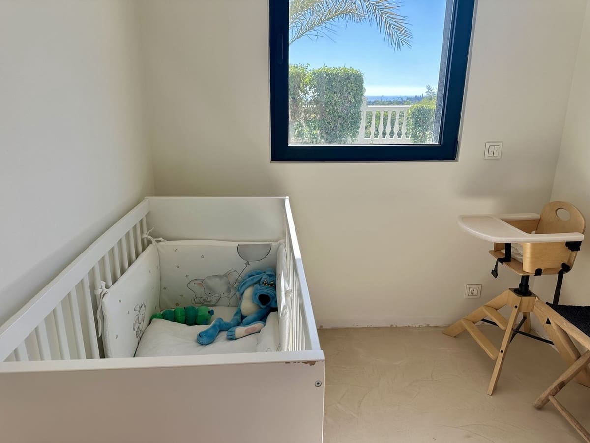 5 bedroom Villa for holiday rental in Estepona with pool - € 4,500 (Ref: 9777286)