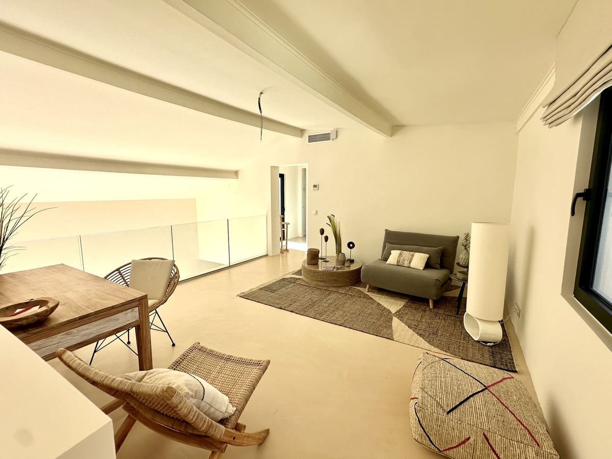 5 bedroom Villa for holiday rental in Estepona with pool - € 4,500 (Ref: 9777286)