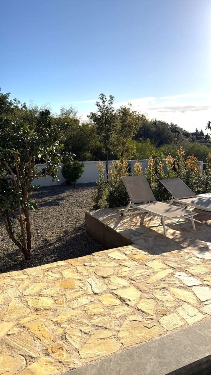 5 bedroom Villa for holiday rental in Estepona with pool - € 4,500 (Ref: 9777286)