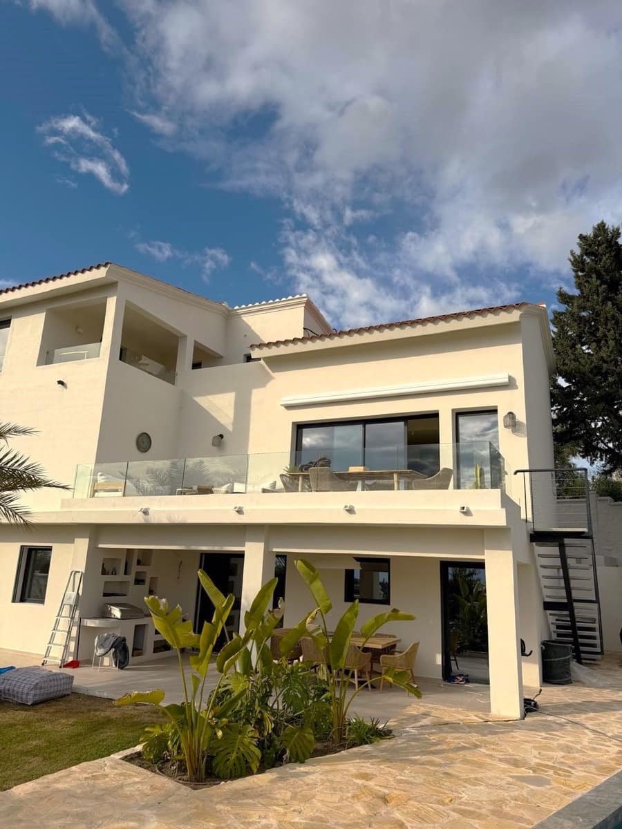 5 bedroom Villa for holiday rental in Estepona with pool - € 4,500 (Ref: 9777286)
