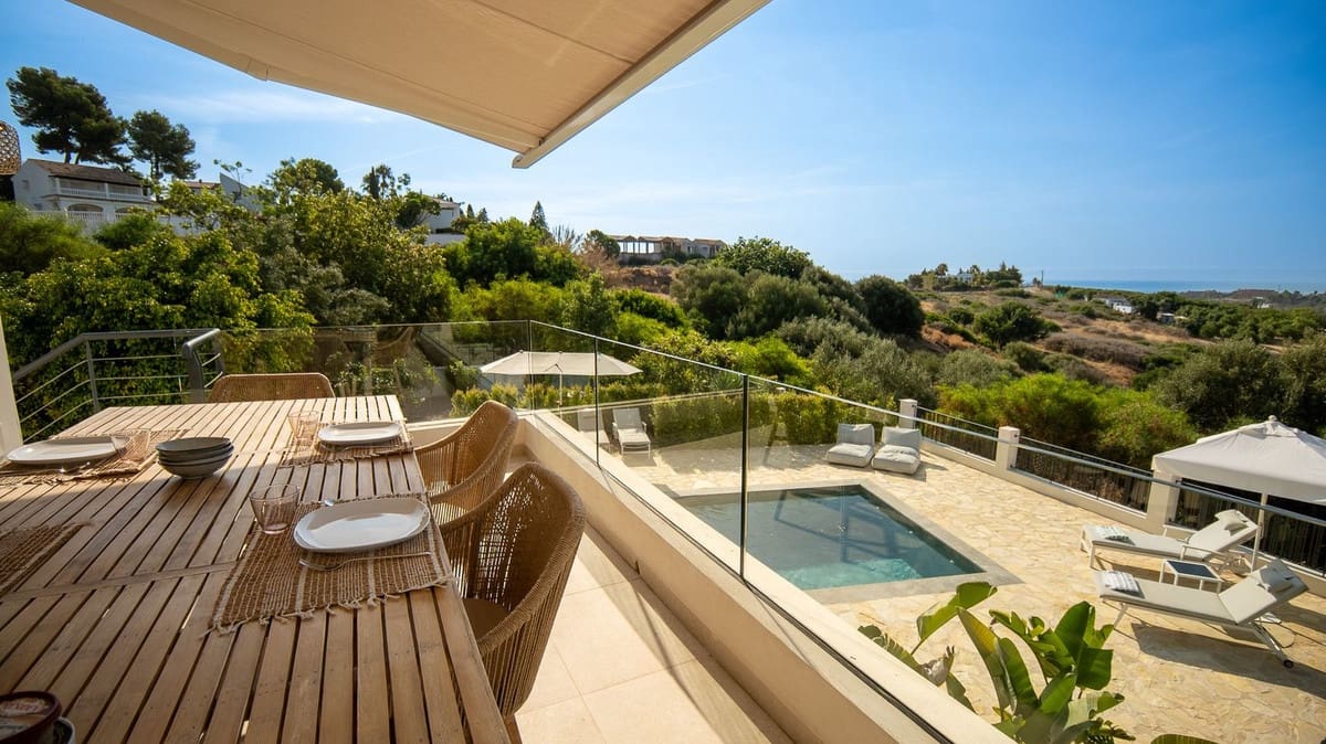 5 bedroom Villa for holiday rental in Estepona with pool - € 4,004 (Ref: 9777286)