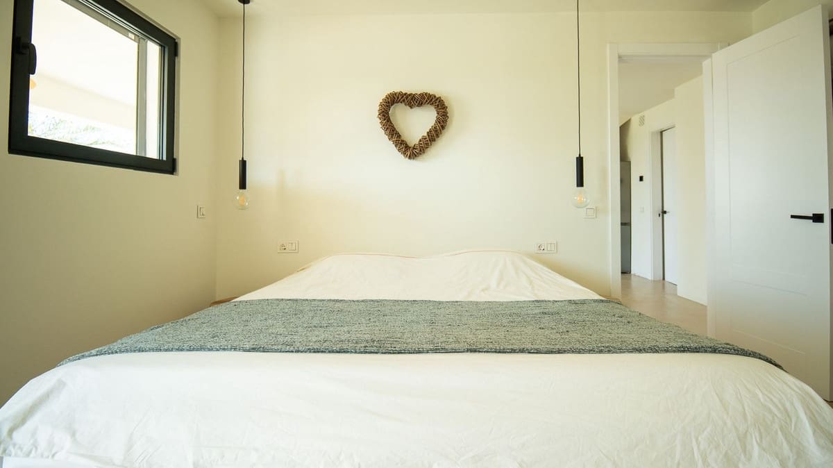 5 bedroom Villa for holiday rental in Estepona with pool - € 4,004 (Ref: 9777286)