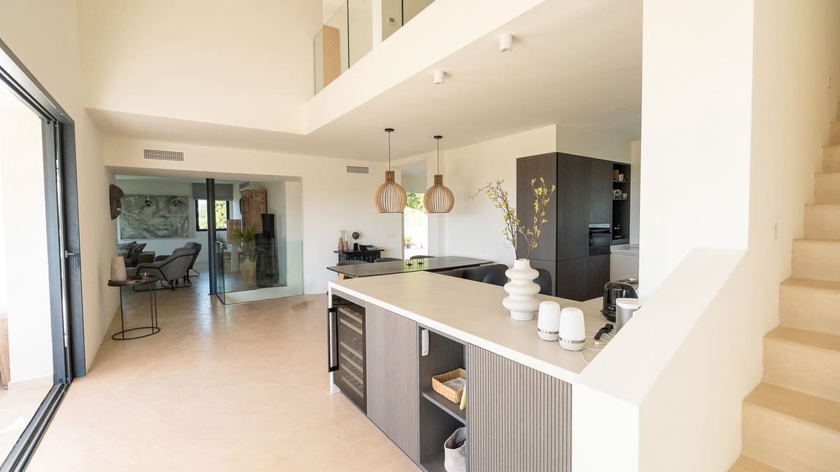 5 bedroom Villa for holiday rental in Estepona with pool - € 4,004 (Ref: 9777286)