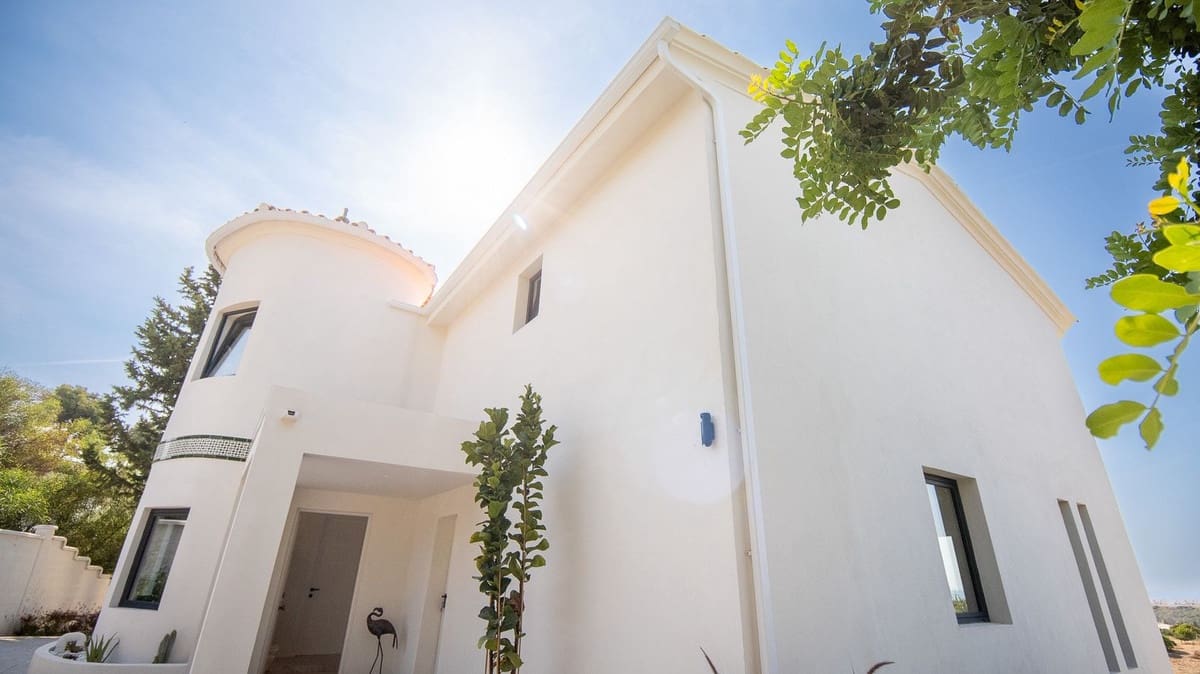 5 bedroom Villa for holiday rental in Estepona with pool - € 4,004 (Ref: 9777286)