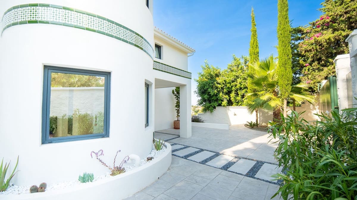 5 bedroom Villa for holiday rental in Estepona with pool - € 4,004 (Ref: 9777286)