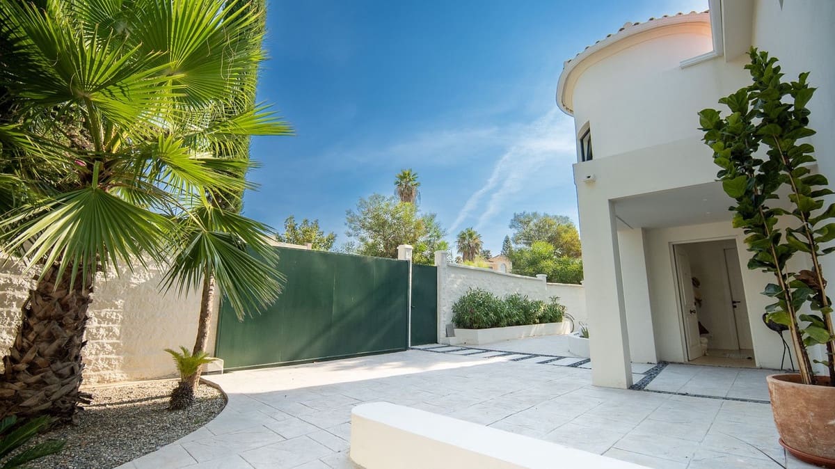 5 bedroom Villa for holiday rental in Estepona with pool - € 4,004 (Ref: 9777286)