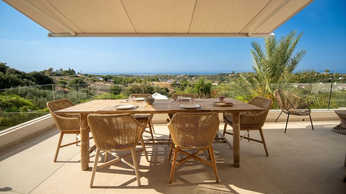5 bedroom Villa for holiday rental in Estepona with pool - € 4,004 (Ref: 9777286)