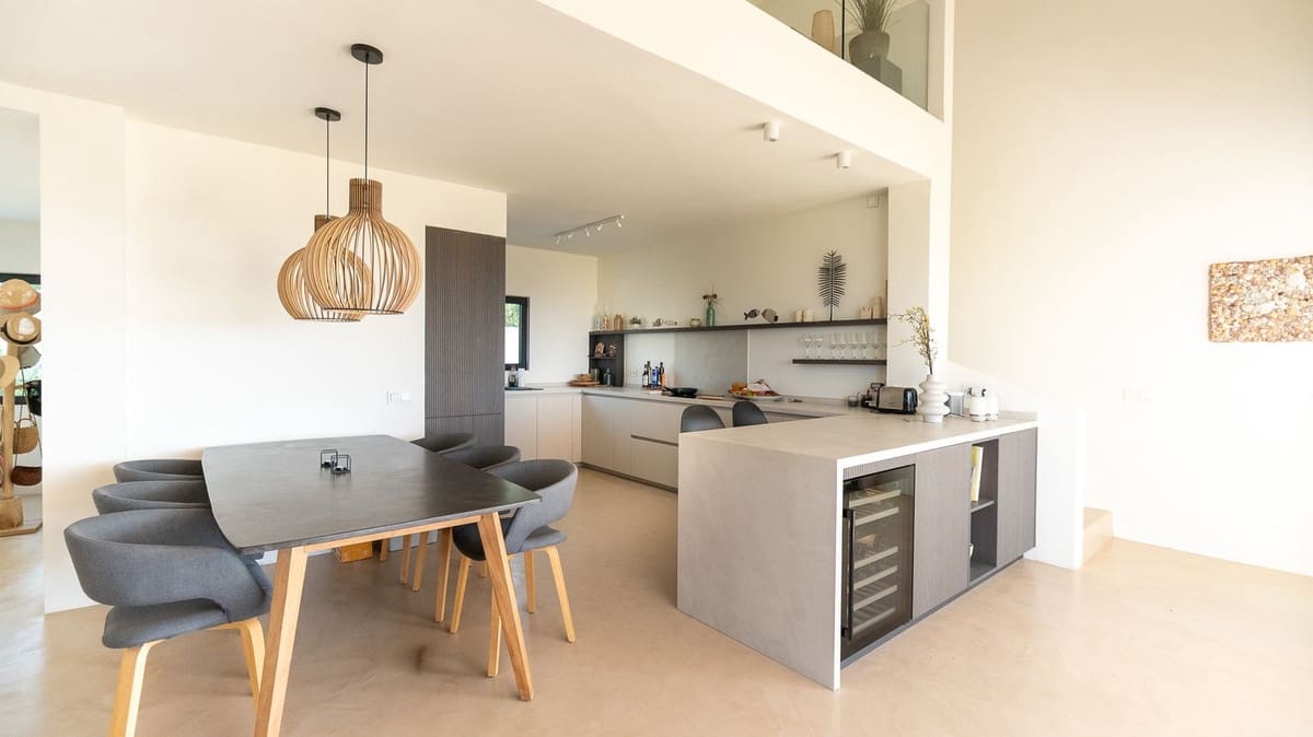 5 bedroom Villa for holiday rental in Estepona with pool - € 4,004 (Ref: 9777286)