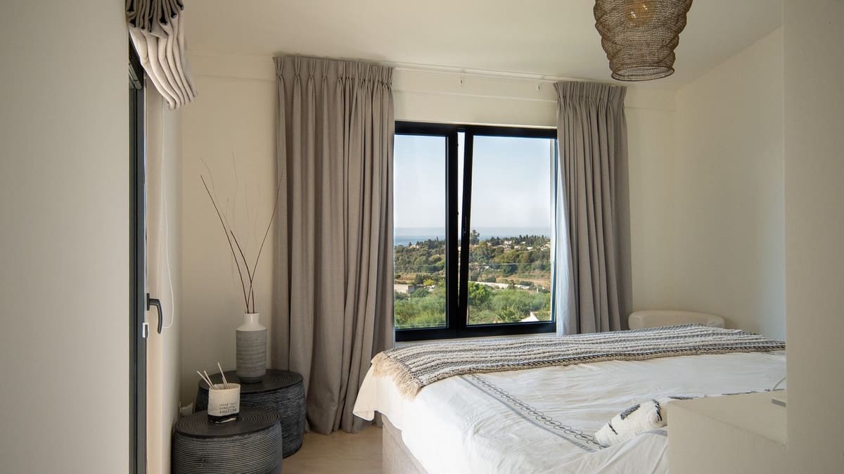 5 bedroom Villa for holiday rental in Estepona with pool - € 4,004 (Ref: 9777286)