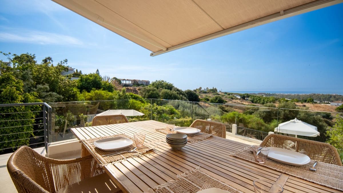 5 bedroom Villa for holiday rental in Estepona with pool - € 4,004 (Ref: 9777286)