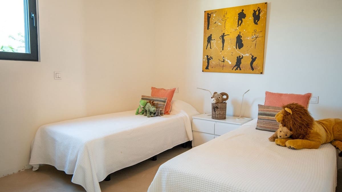 5 bedroom Villa for holiday rental in Estepona with pool - € 4,004 (Ref: 9777286)