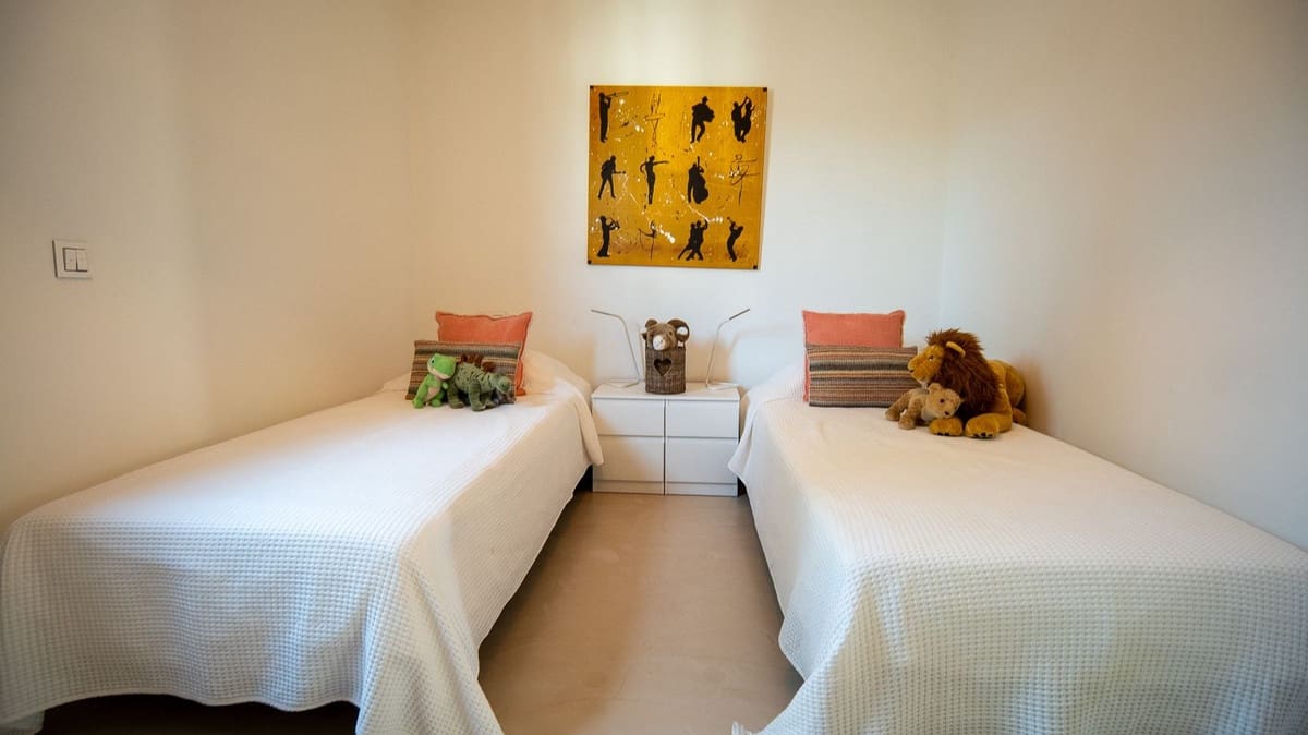 5 bedroom Villa for holiday rental in Estepona with pool - € 4,004 (Ref: 9777286)