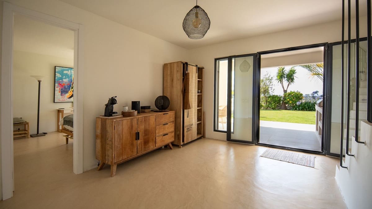 5 bedroom Villa for holiday rental in Estepona with pool - € 4,004 (Ref: 9777286)