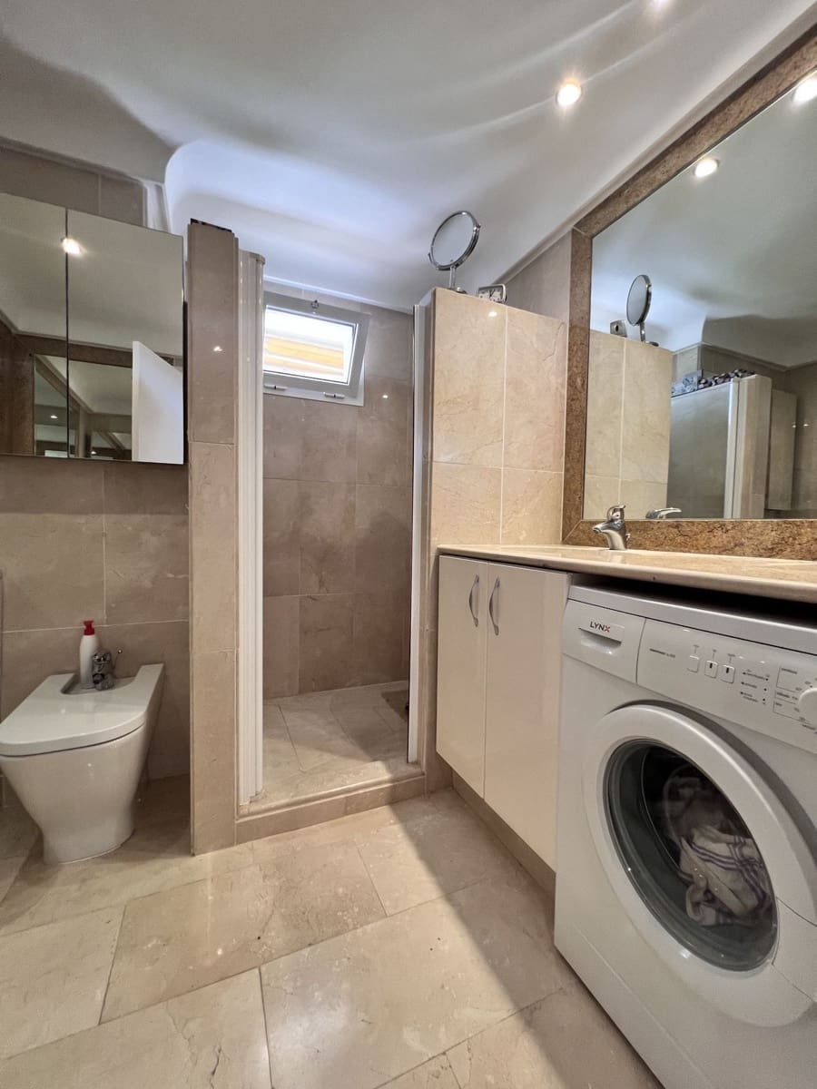 1 sovrum Lägenhet till salu i Estepona med pool garage - 230 000 € (Ref: 9816558)