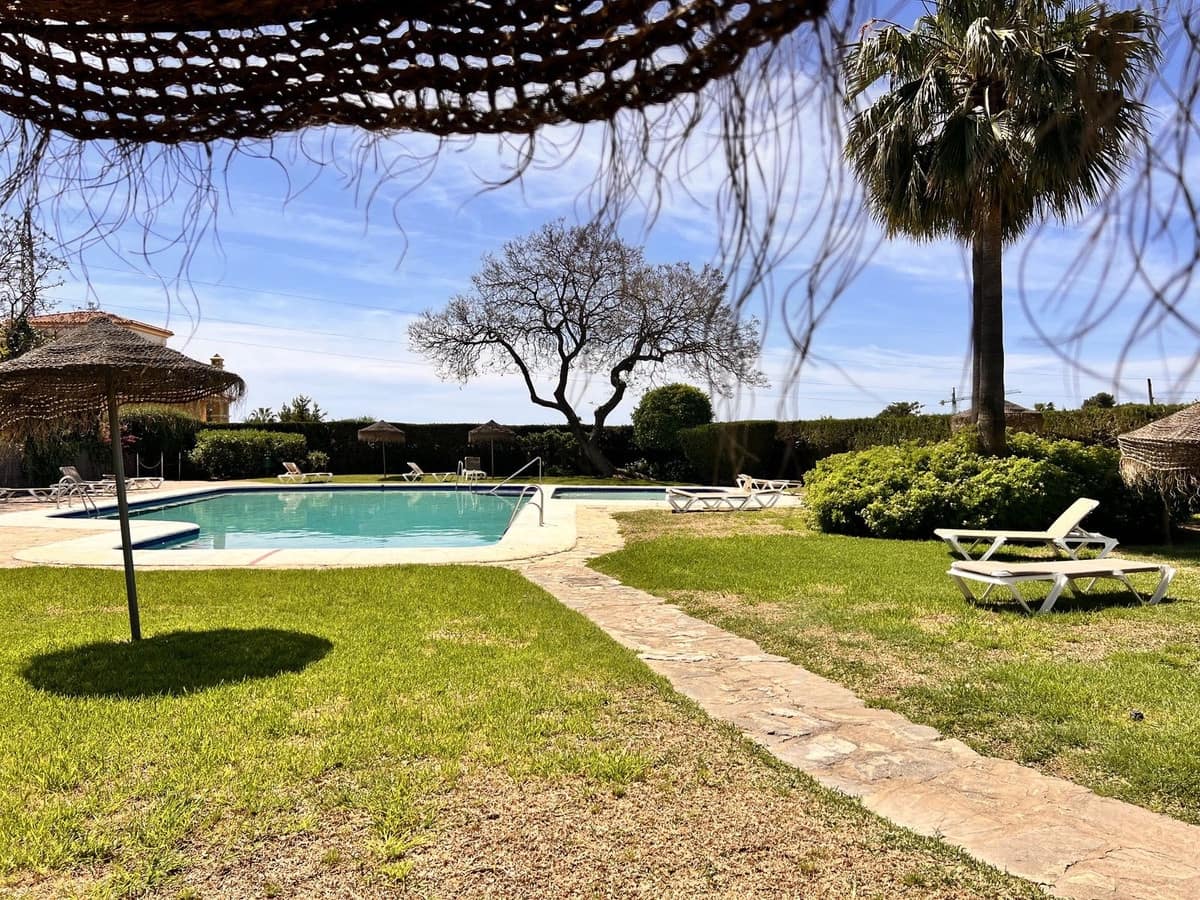 1 sovrum Lägenhet till salu i Estepona med pool garage - 230 000 € (Ref: 9816558)