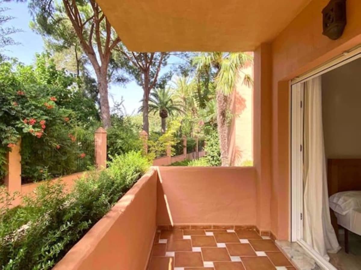 2 bedroom Apartment for holiday rental in Marbella with pool garage - € 1,850 (Ref: 9880263)