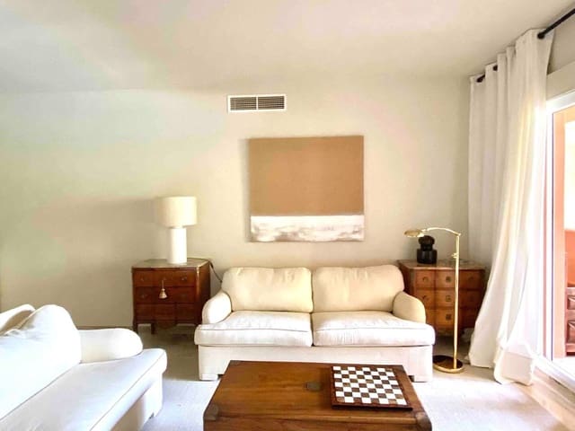2 slaapkamer Appartement voor vakantieverhuur in Marbella met zwembad garage - € 1.850 (Ref: 9880263)