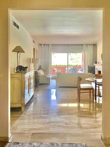 2 slaapkamer Appartement voor vakantieverhuur in Marbella met zwembad garage - € 1.850 (Ref: 9880263)