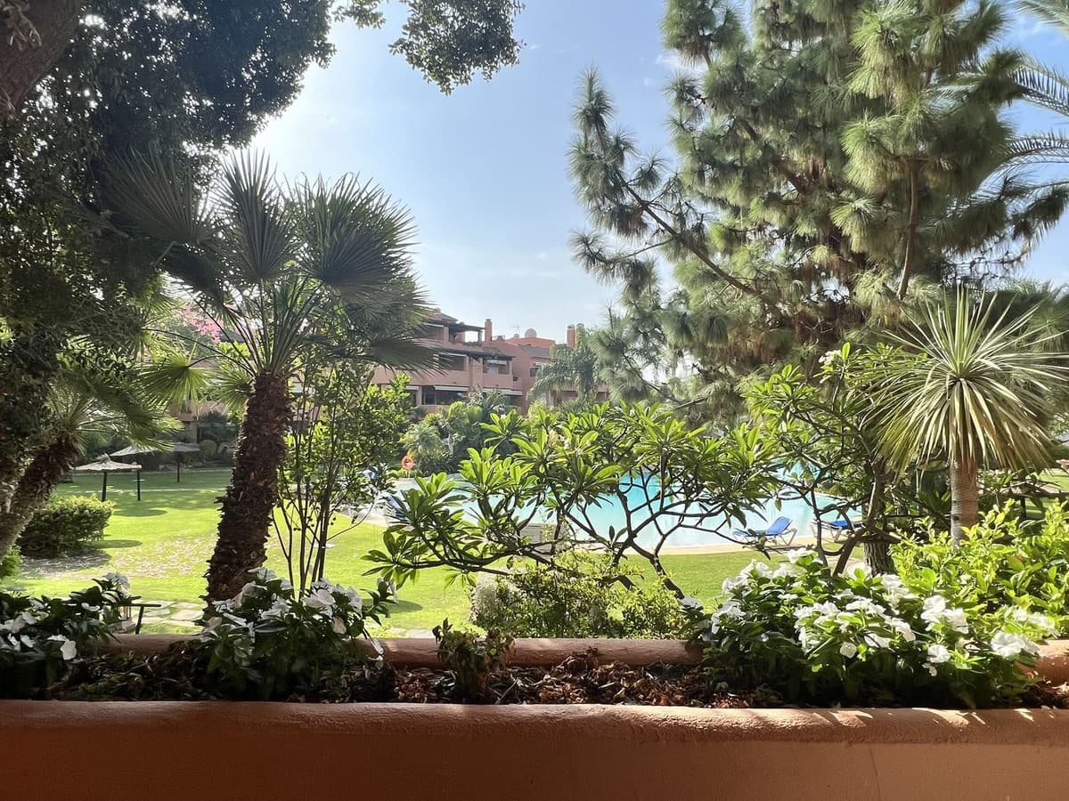 2 bedroom Apartment for holiday rental in Marbella with pool garage - € 1,850 (Ref: 9880263)