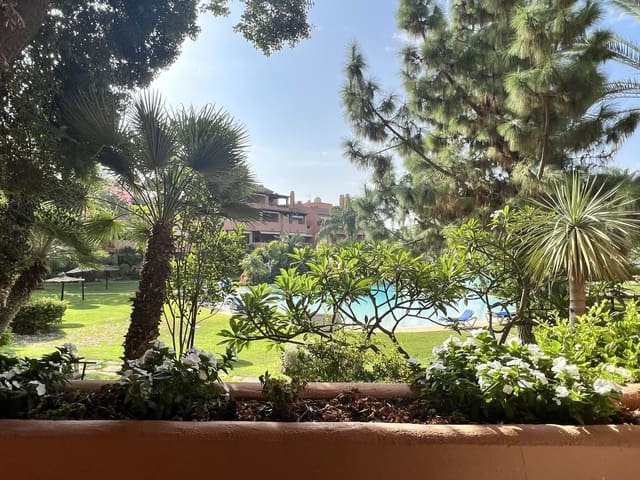2 slaapkamer Appartement voor vakantieverhuur in Marbella met zwembad garage - € 1.850 (Ref: 9880263)