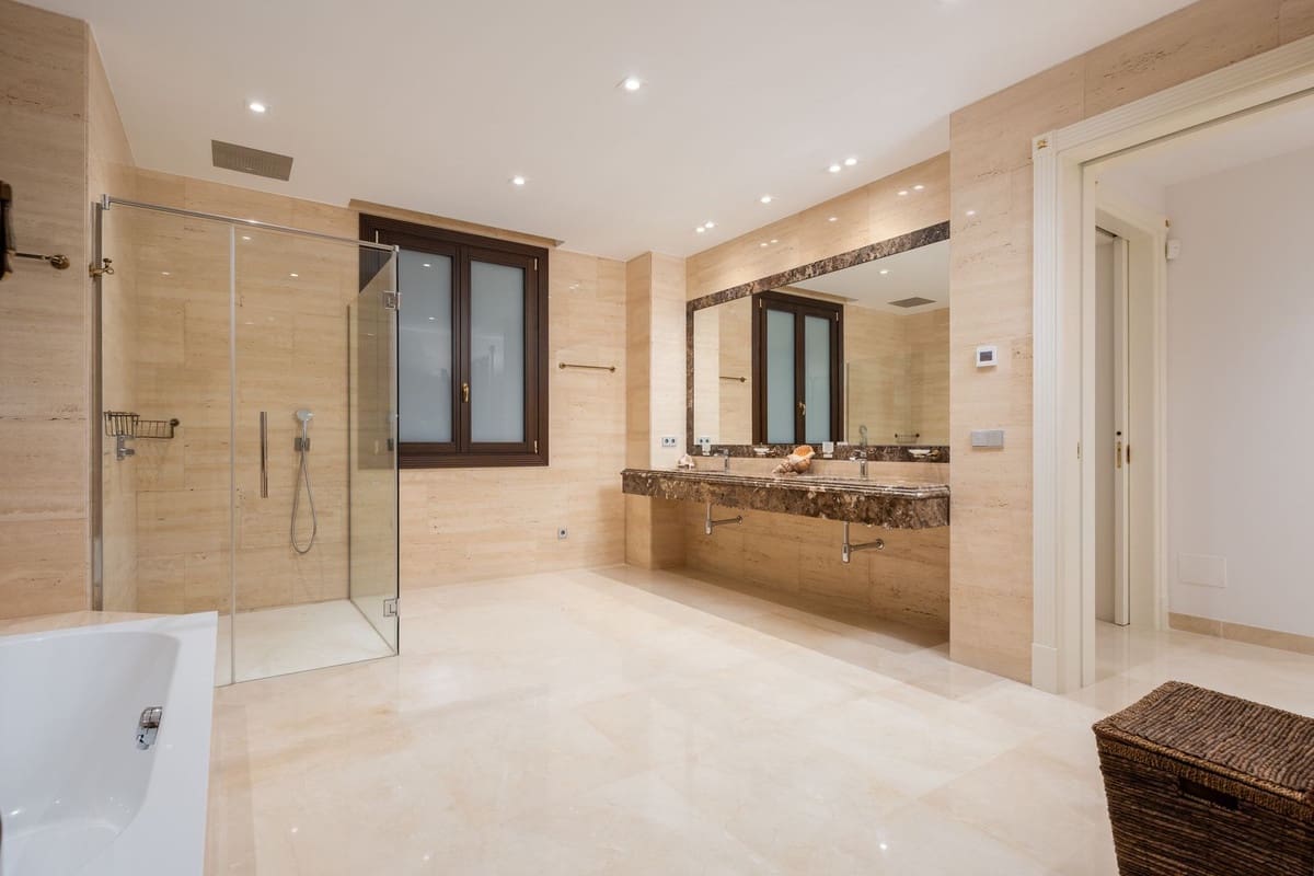 7 sypialnia Willa na sprzedaż w Guadalmina z basenem garażem - 4 750 000 € (Ref: 9961234)